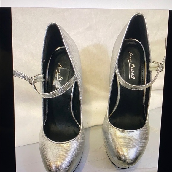 Anne Michelle Women’s 7 Stiletto with 5-1/2” Heels - Picture 2 of 3